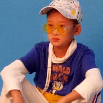 乐乐小更班头像