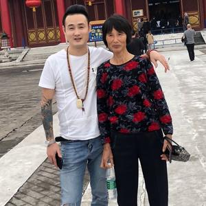 小眯眼忍哥头像