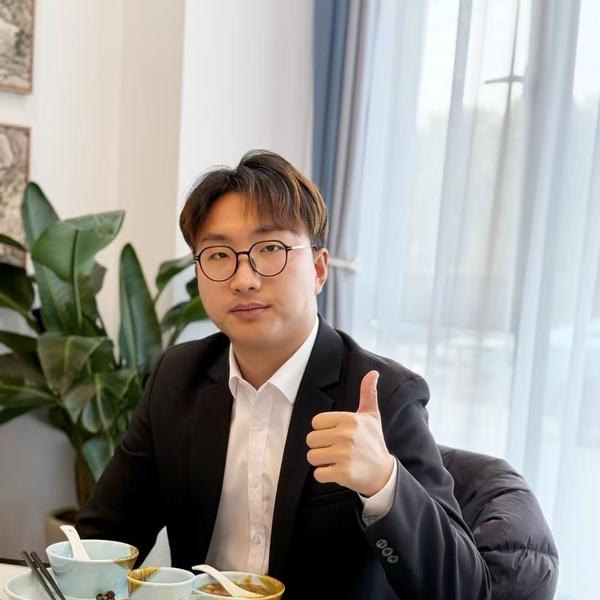 艾特小吴同志头像