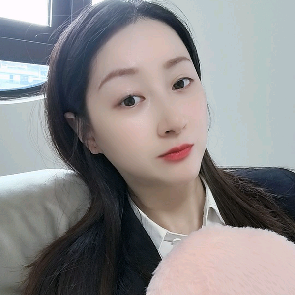 大红和她的小鸡仔头像