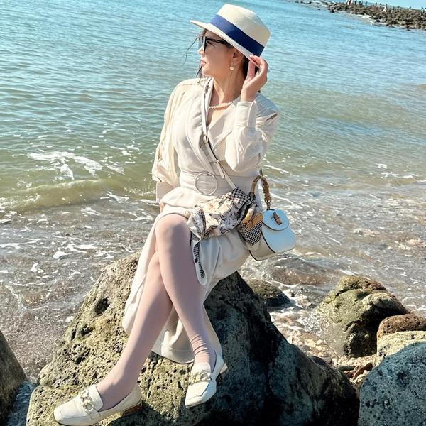 C丽de骋怀游目头像