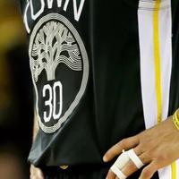 一个爱库里的大学生头像