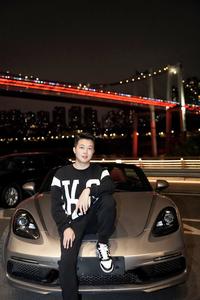 周周的敞篷轿跑头像