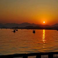 谁下雨不打伞头像