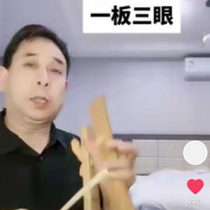 赤子开怀头像