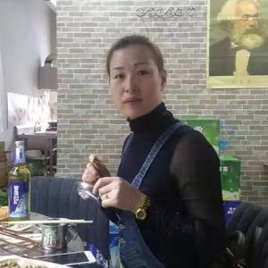 玩刀的东北女人头像