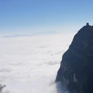 远望高山头像