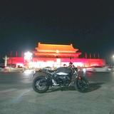 骑拿铁摩旅的小学生头像