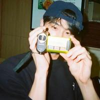 袅袅女性光束头像