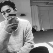 今天又是上头的一天的个人资料头像