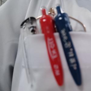 一笑就露牙龈的希某头像