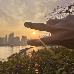 叫我一声伟哥你可敢头像
