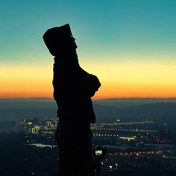 喜欢照相的阿卡头像