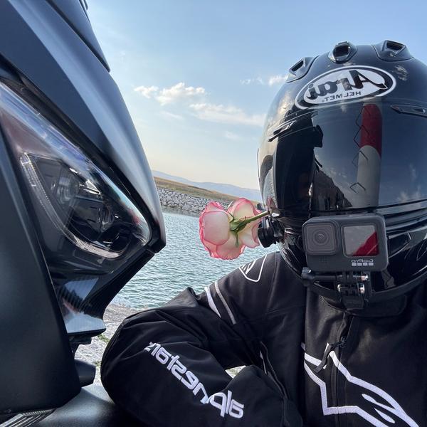 骑Xmax的小胡头像