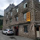 闷墩儿915头像