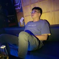 老高的商务车车库头像