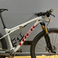 欢快骑行艺术家头像