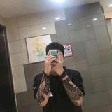 不止玫瑰有爱意.头像