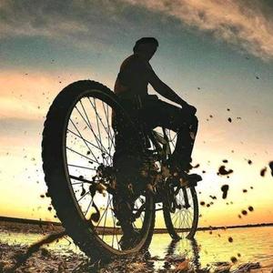 老黑不黑呀头像