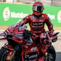 腾云驾雾三头六臂头像