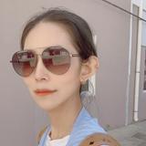 天津港小妹说车头像