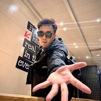 光明不上班头像