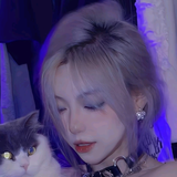 爱聊车的小灵头像