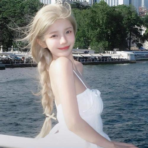 芹芹每日说车头像