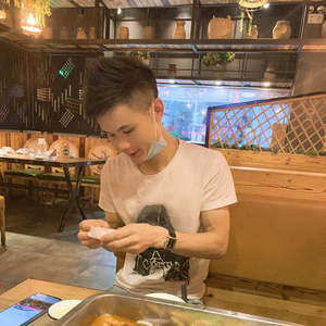 儒雅帽子大叔头像