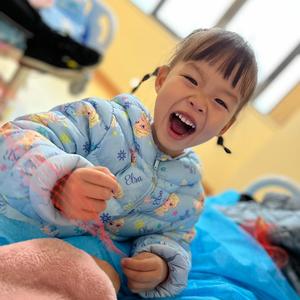 吹个五彩的泡泡丫头像