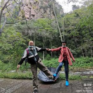 带着愉悦心情走四方头像