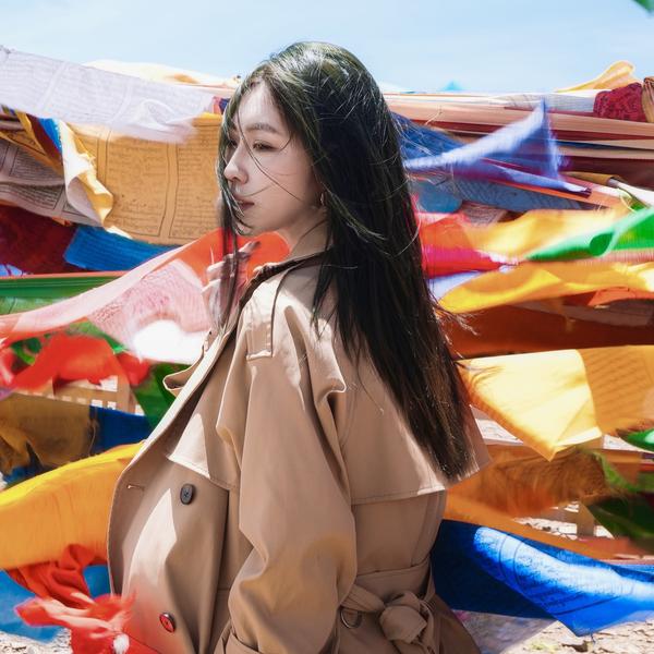 汽车女编辑头像