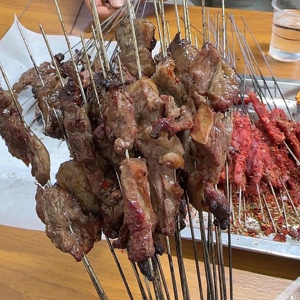 就董一点车头像