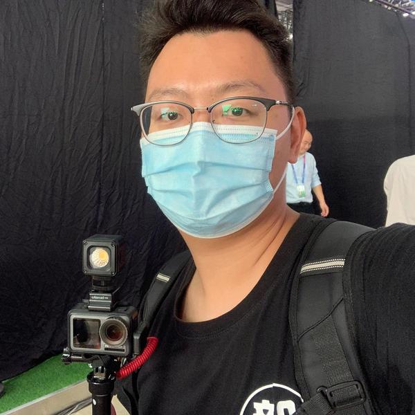 智驾体验官李小毅头像