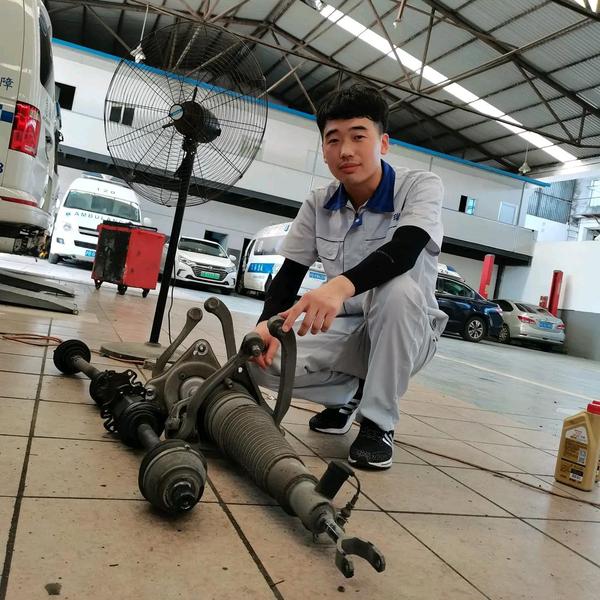 上海修车淡定哥头像