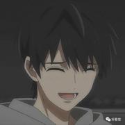 轻扣指间的个人资料头像