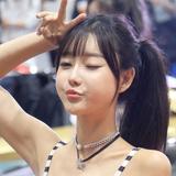 饭拍女团二号头像