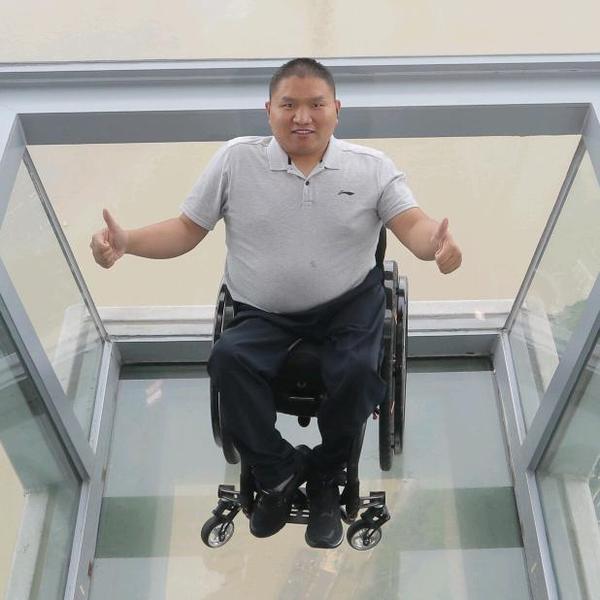 文领驾车头像
