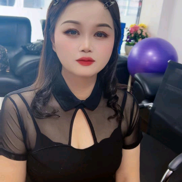 贵港群莎公主爱汽车头像