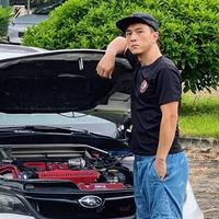 阿祖玩车不收手头像