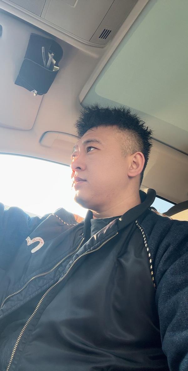 于洋的进口汽车头像