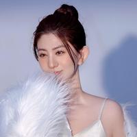 芯芯ins车头像