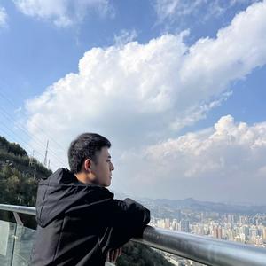 骑摩托的小柳柳头像