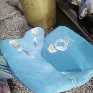 三哥爱音乐懂布艺头像