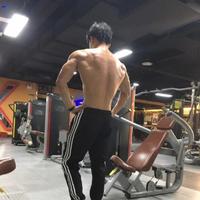 爱运动的M字头头像