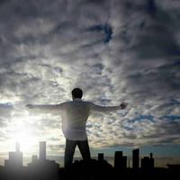 低调哥丶丶头像