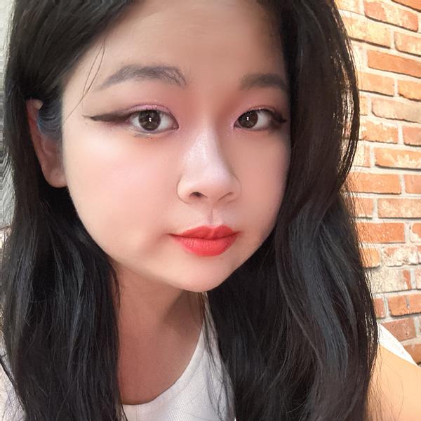 爱PORSCHE的小女孩儿头像