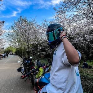 🚥骑着SR跑天下的小张🏍️头像