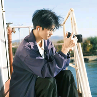 拍照的航航子头像