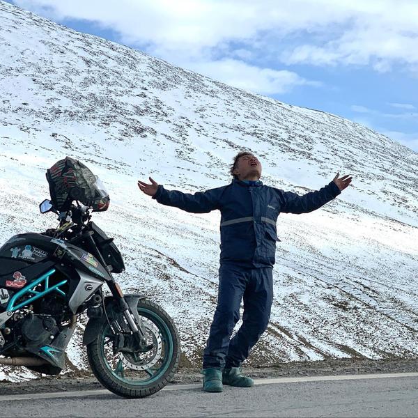 西门野炊官人摩旅西藏头像